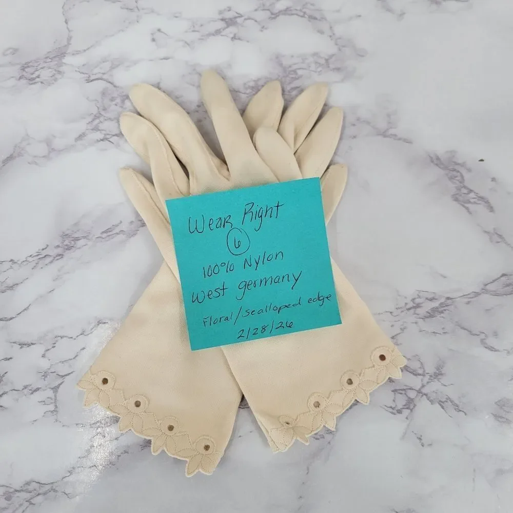 Vintage Ladies Cream Scalloped Eyelet Edge Dress Gloves